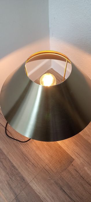 Candeeiro de mesa dourado