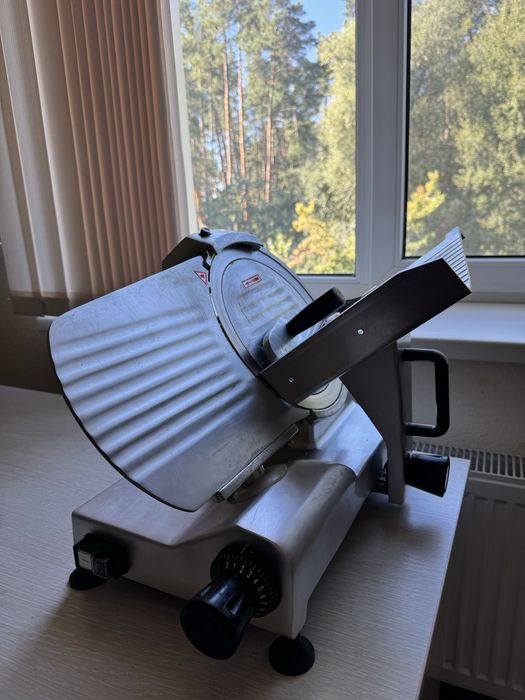 Слайсер професійний 250 мм Hurakan HKN-HM250