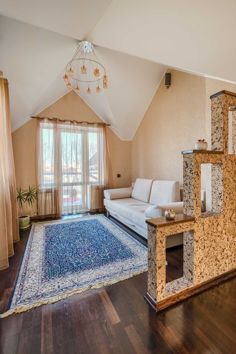 Дизайнерский дом с бассейном  посуточно . Красивый сад с озером, сауна