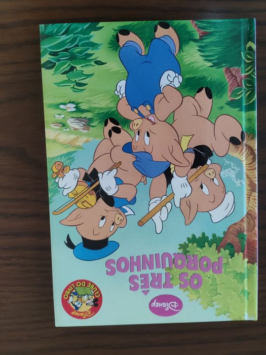 Livro infantil " Os três porquinhos"