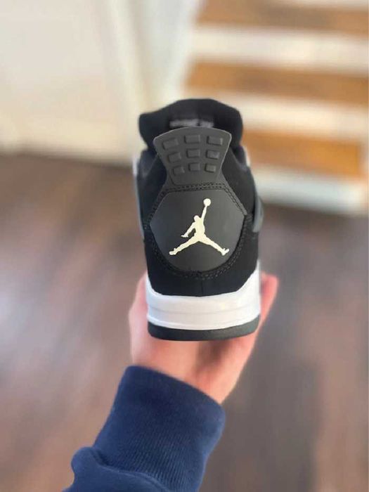 AJ4_Retro_White_Thunder 39