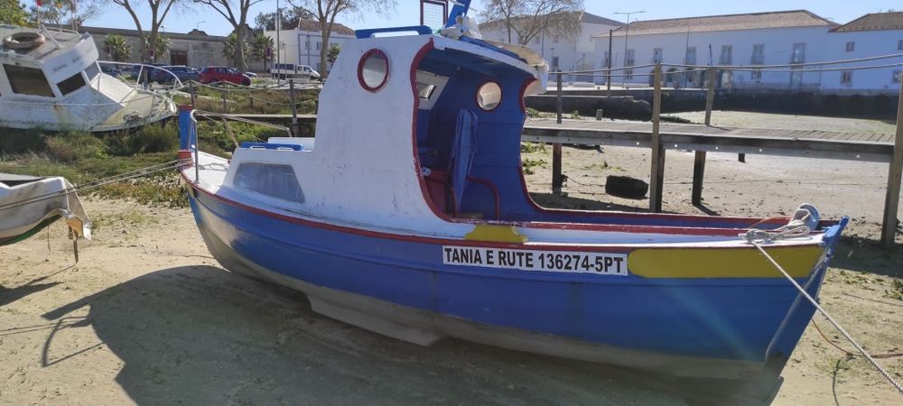Barco madeira 4,90m com cabine + Yamaha 6HP 4T shaft longo  15 h uso