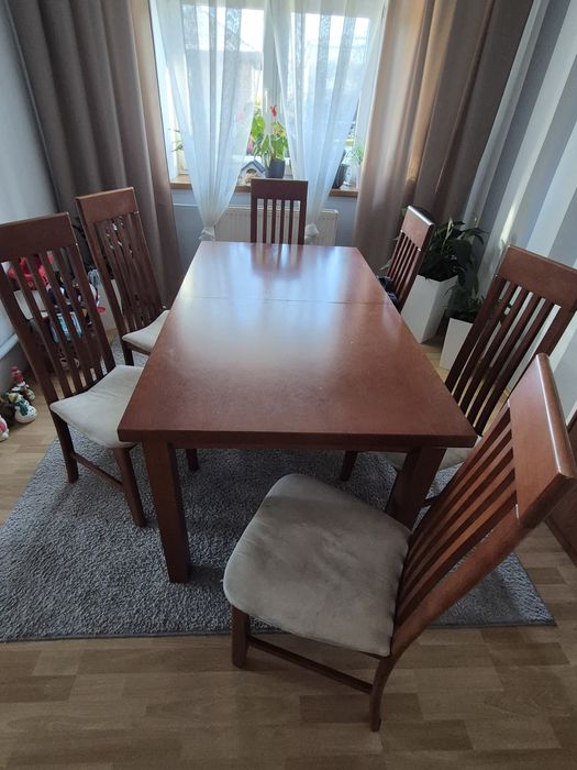 Stół rozkładany z krzesłami