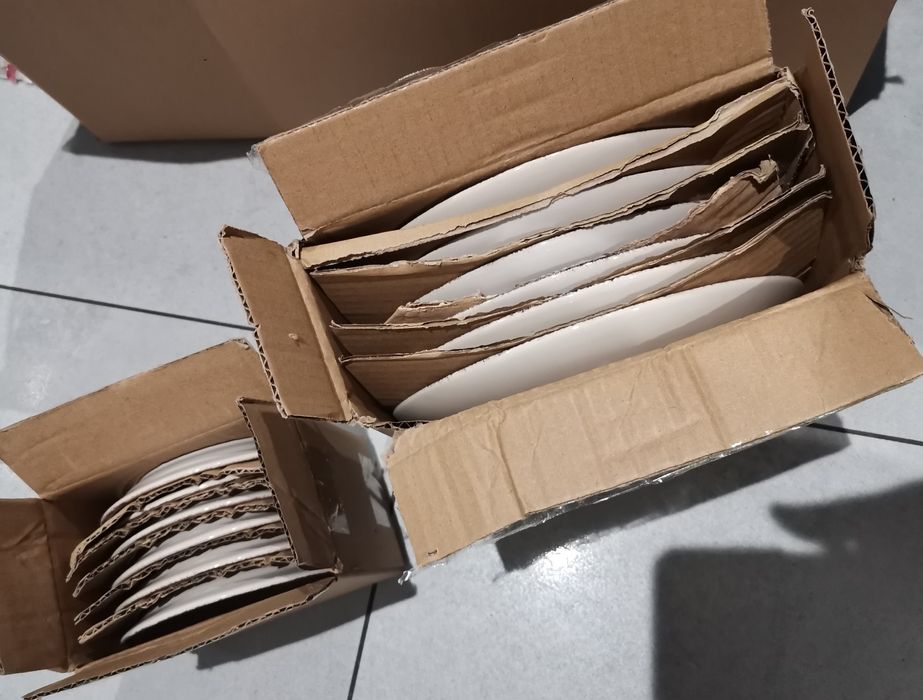 Zestaw filizanki do kawy i talerzyki deserowe