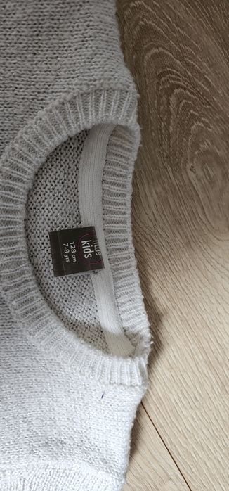 128 Sweter biały pepco ze śnieżynką