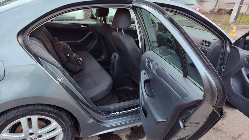 Продам Volkswagen Jetta 2.0 автомат 2015