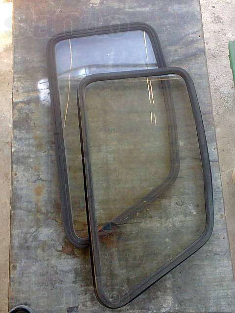 Продам задне скло и боковые на автомобиль заз 968 запчасти