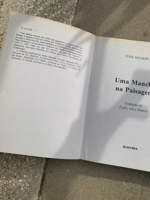 Livro Uma Mancha na Paisagem de Tom Sharpe