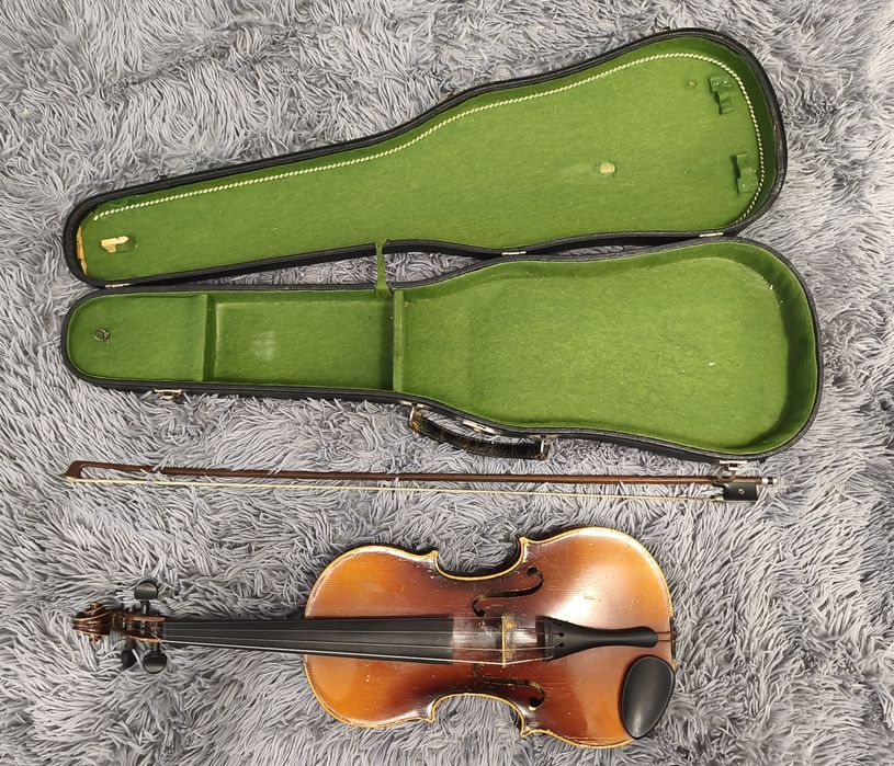 Lutnicze skrzypce Stradivarius 
ht
Stradivar