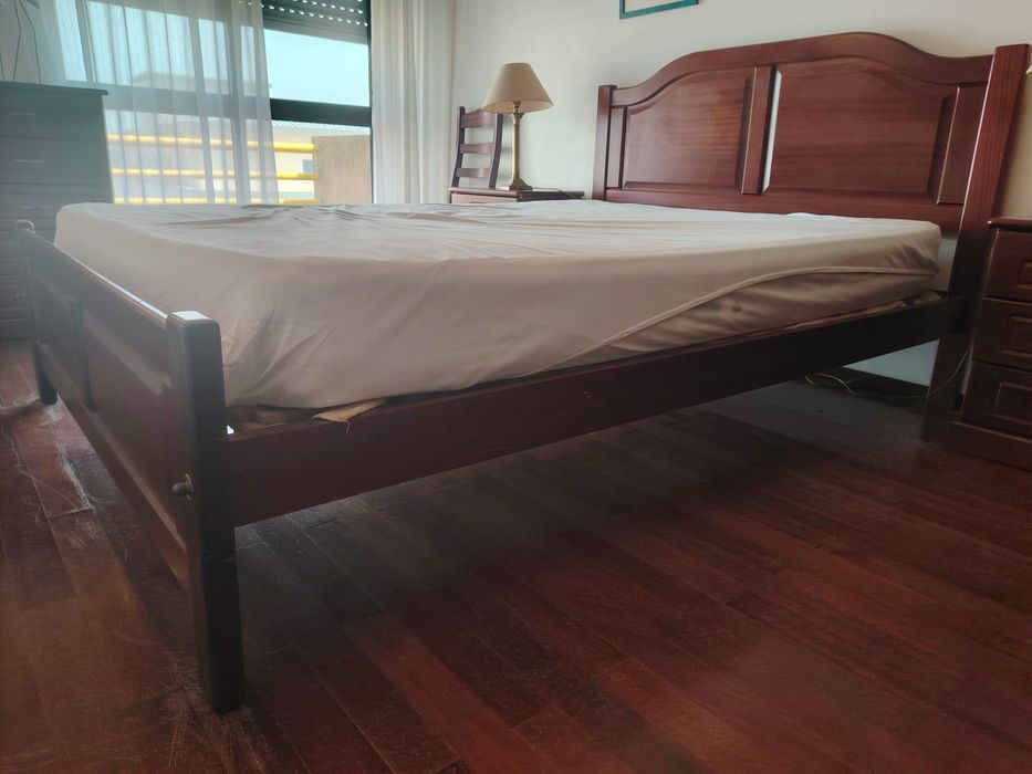 Cama, Cómoda e Mesas de cabeceira para Quarto