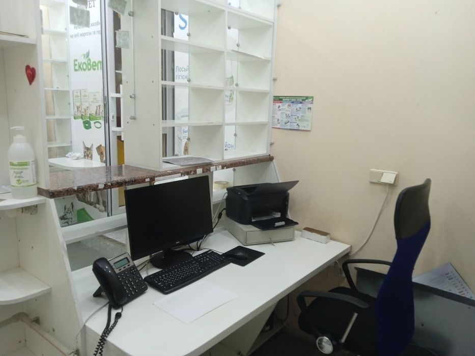 Продам торгове приміщення 44,2 м², вул. Ю. Зойфера 3 (р-н Держром) - Власник