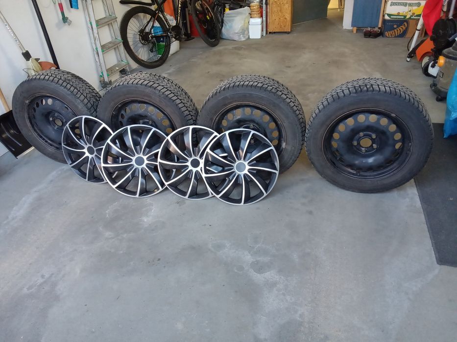 Opony zimowe na felgach stalowych Opel Astra Mokka.