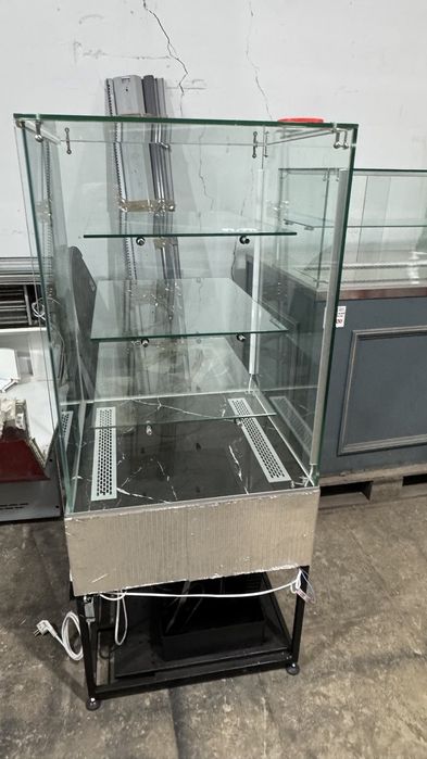 Холодильники, дводверні, однодверні, барні, вітрини