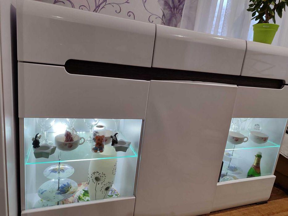 Шкаф зі стінкою в гарному стані.