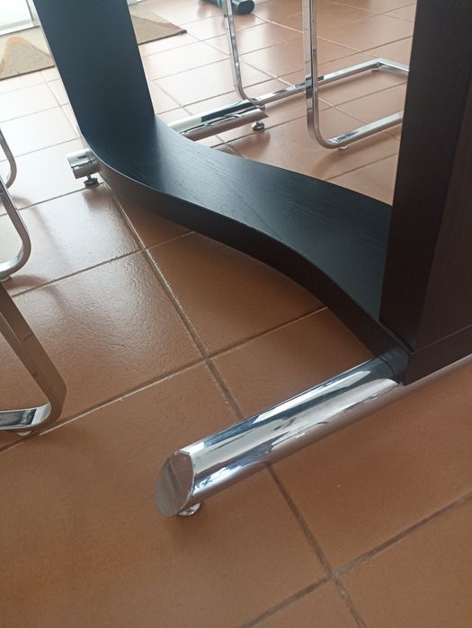 Conjunto Mesa e 4 cadeiras sala jantar