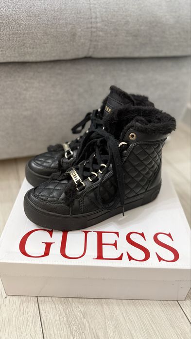Buty czarne futerko Guess 36