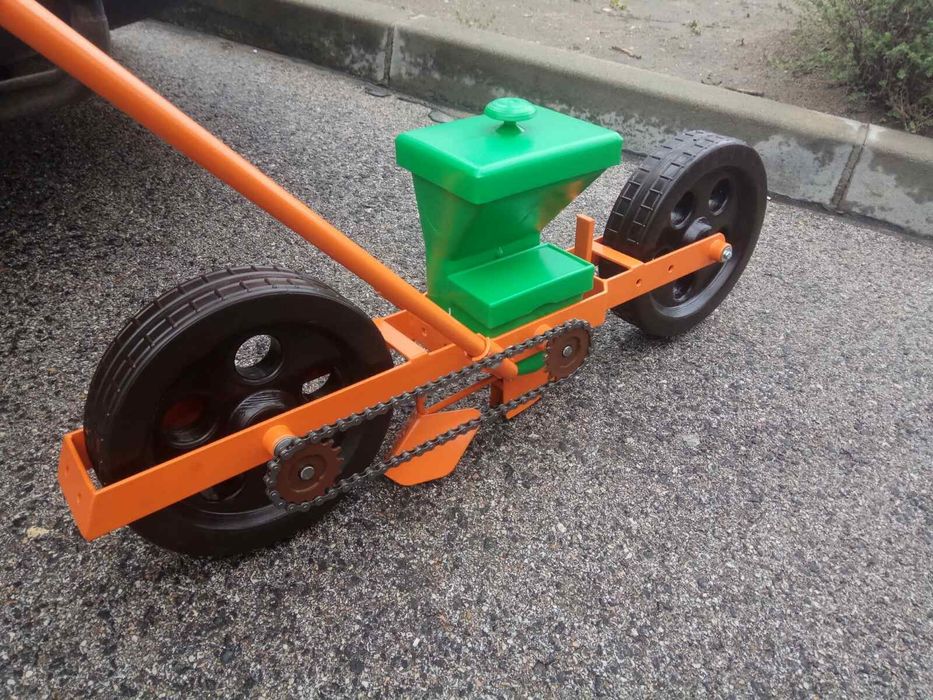 Сівалки ручні (точного висіву), є різні види.