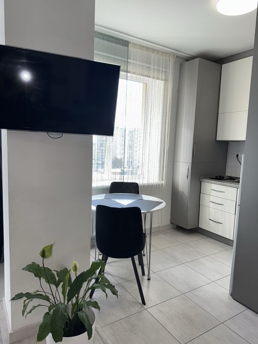 Вільна . ДОКУМЕНТИ .Є квартири, у різних районах міста