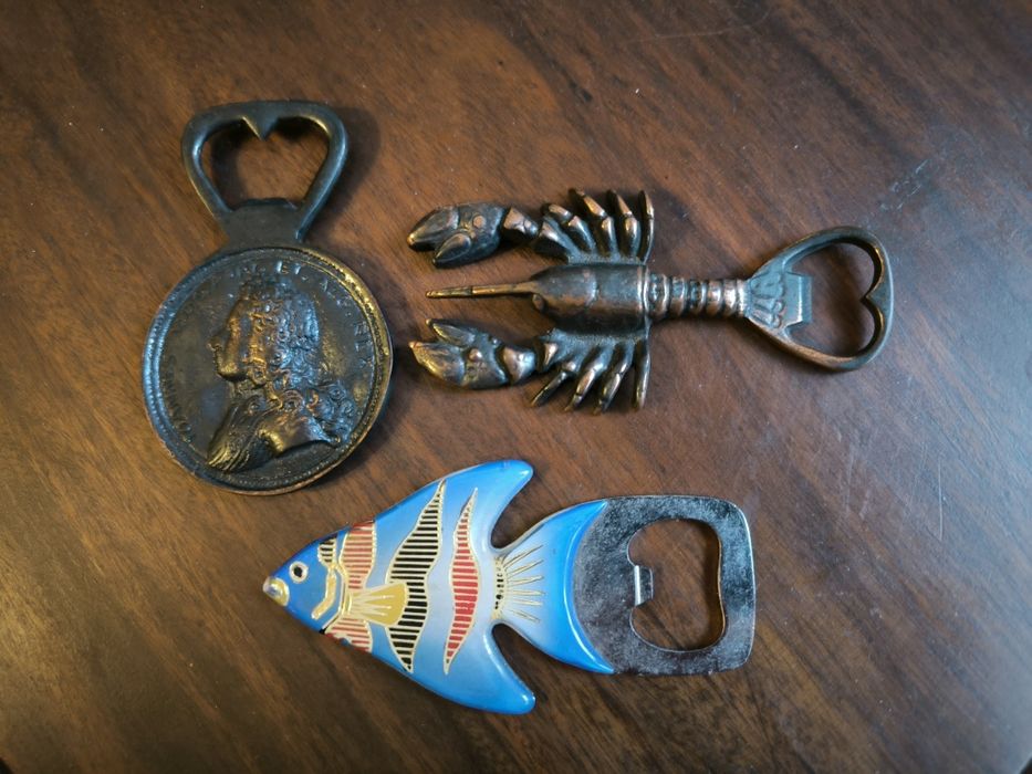 3 Saca-rolhas antigos / abre garrafas / caricas