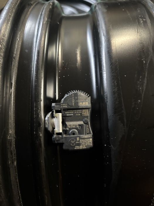 Komplet felg stalowych  16” 5x120 BMW bdb stan TPMS