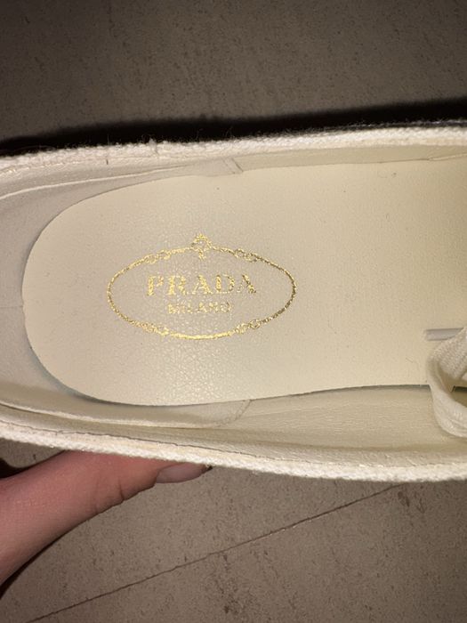 Białe buty prada