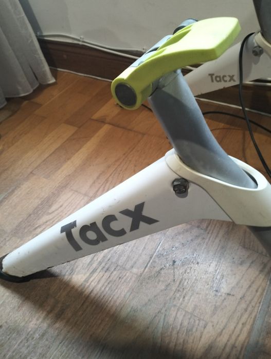 Rolo de treino bicicleta Tacx vortex, com respetivo tapete