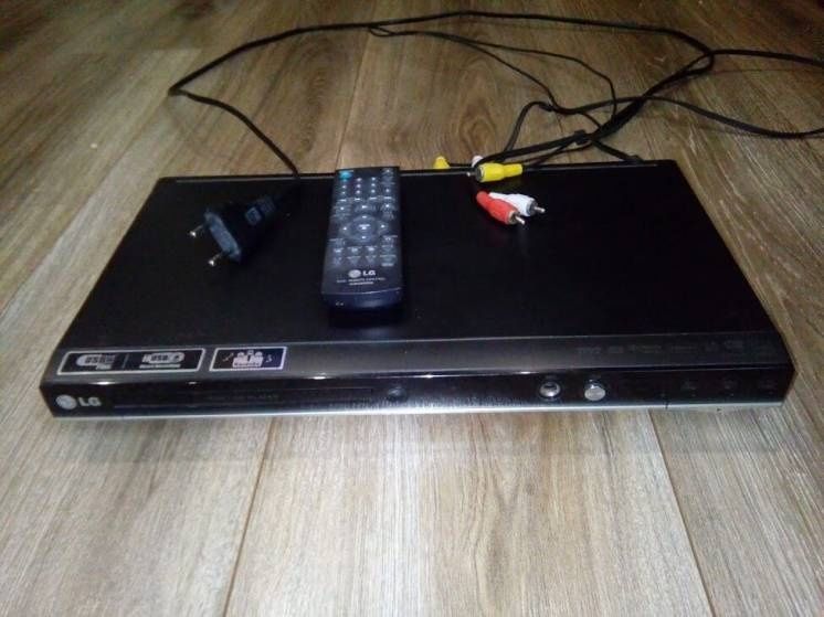 DVD програвач LG DVX453K