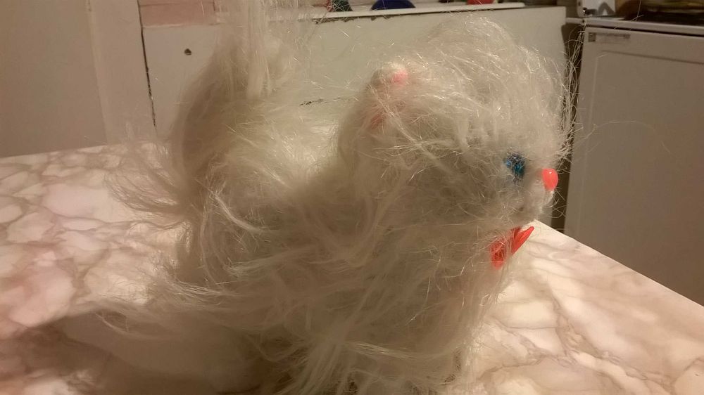 maskotka interaktywna - chodzący kot (rusza głową i ogonem)