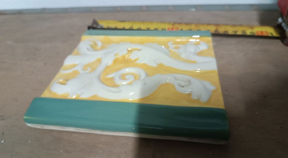 Azulejo relevo 2