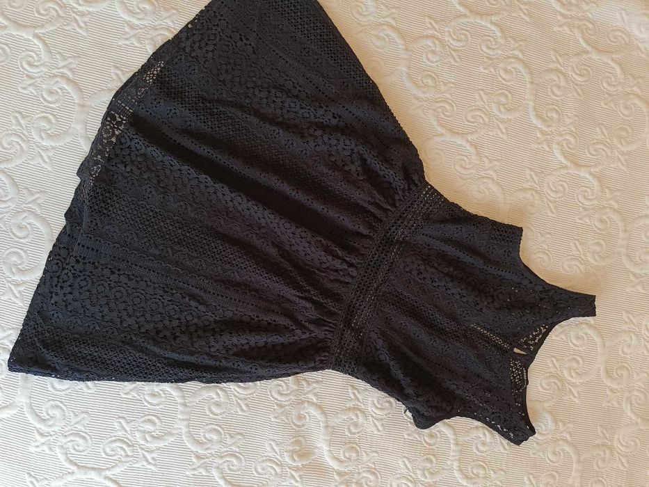 Czarna ażurowa sukienka