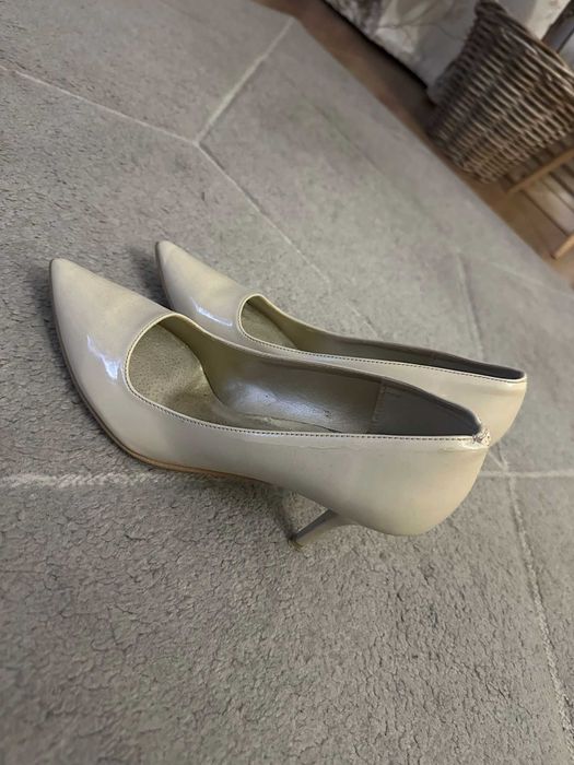 Ecru/ kremowe szpilki r. 39