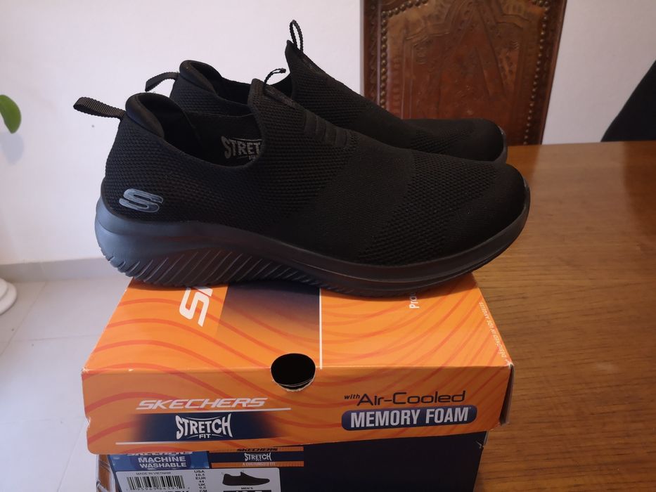 Ténis Sketchers novos dentro da caixa