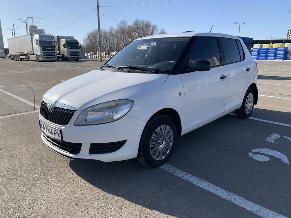 Skoda Fabia 2011 рестайлинг 1.4 газ/ бензин