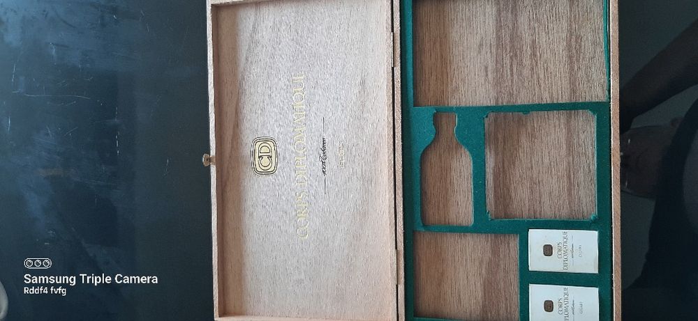 Caixa madeira Charutos CORPS DIPLOMATIQUE