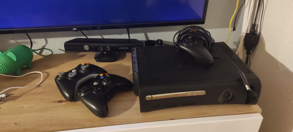 Xbox 360 com vários jogos