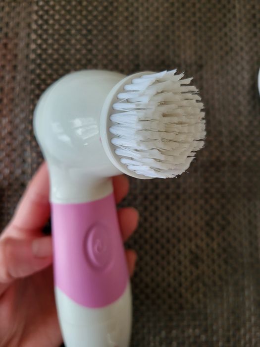 Електрическая щетка для очищення лица