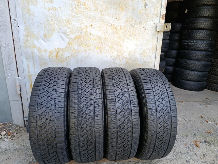 Продам комплект шин зима 215/65-16C Bridgestone Blizzak