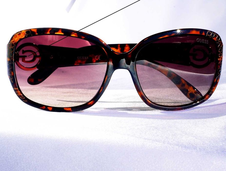 Okulary słoneczne Guess GU7310  bursztunowe skóra węża ray ban chanel