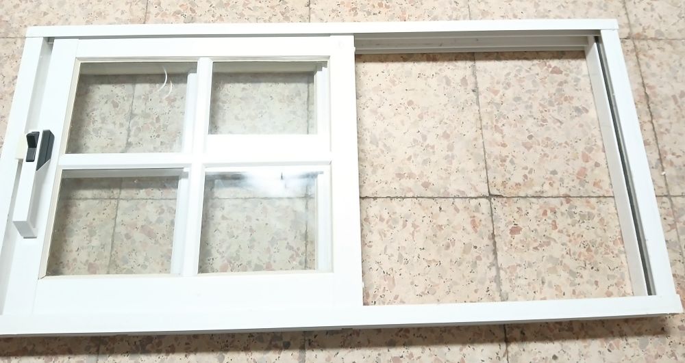 Janela em alumínio branco