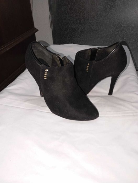 Botas pretas - salto alto fino