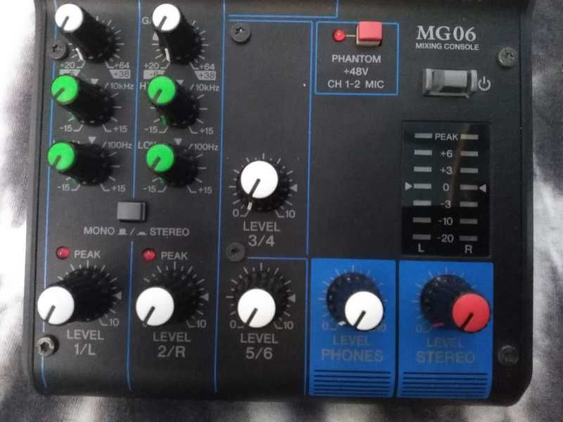 Mesa de Mistura Yamaha MG06 Como Novo (Com Manual e Cabo Original)