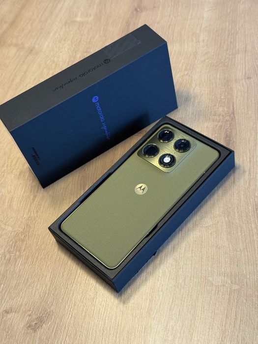 Motorola Signature 16 GB / 512 GB