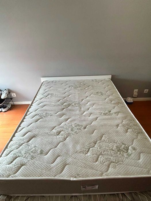 Colchão — 140x200 cm | Como novo, em excelente estado.
