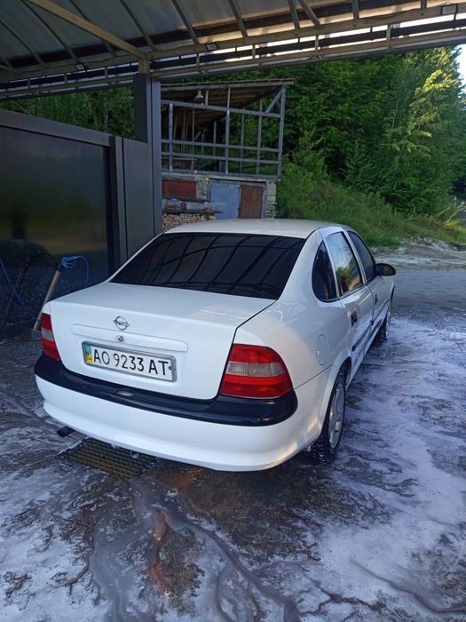 Opel Vectra B (1.8 бензин).