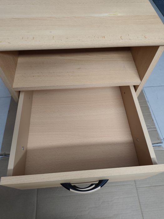 Mesa cabeceira usada