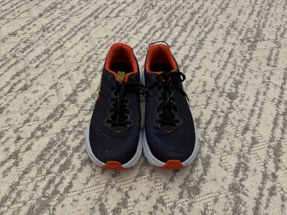 Це бігові кросівки Hoka M Rincon 3 2023