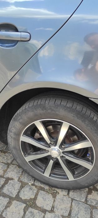 Автомобіль в гарному стані.