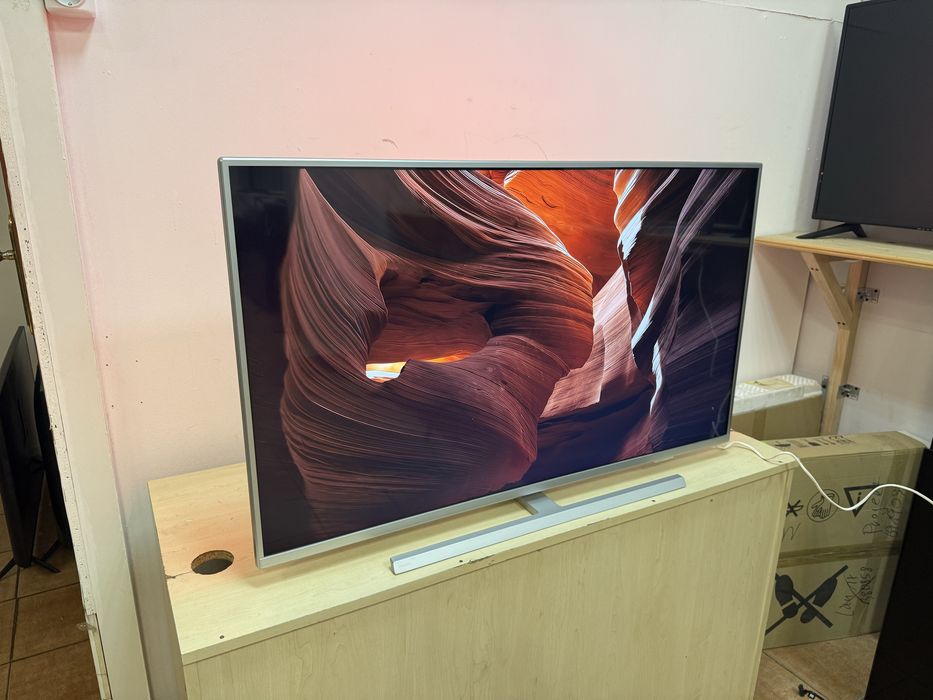 Philips 43” 4K Smart TV Ambilight білий стильний дизайн