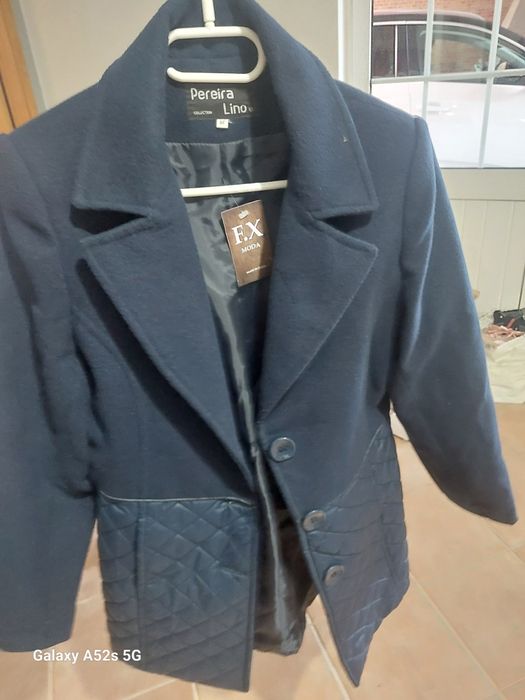 Casaco de fazenda azul escuro de senhora