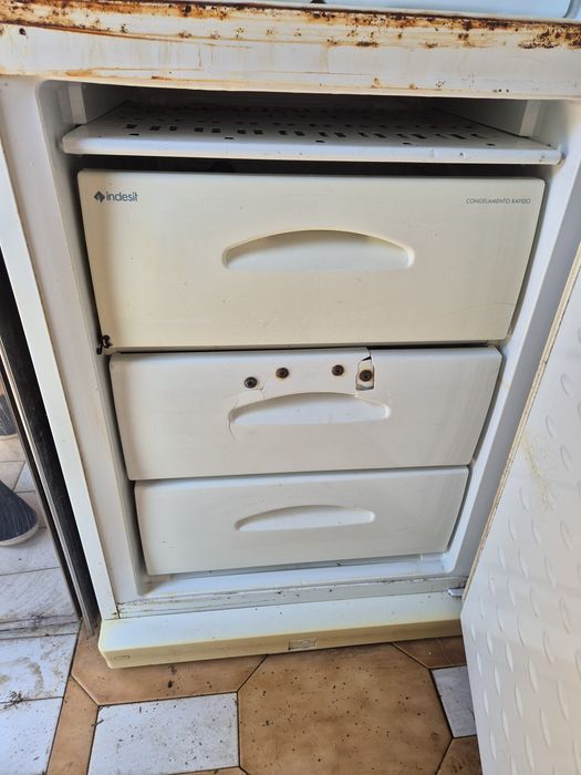 Frigorífico combinado indesit